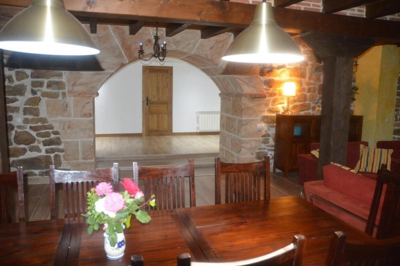 Casa De Pueblo Las Golondrinas De Luena San Miguel de Luena Dış mekan fotoğraf